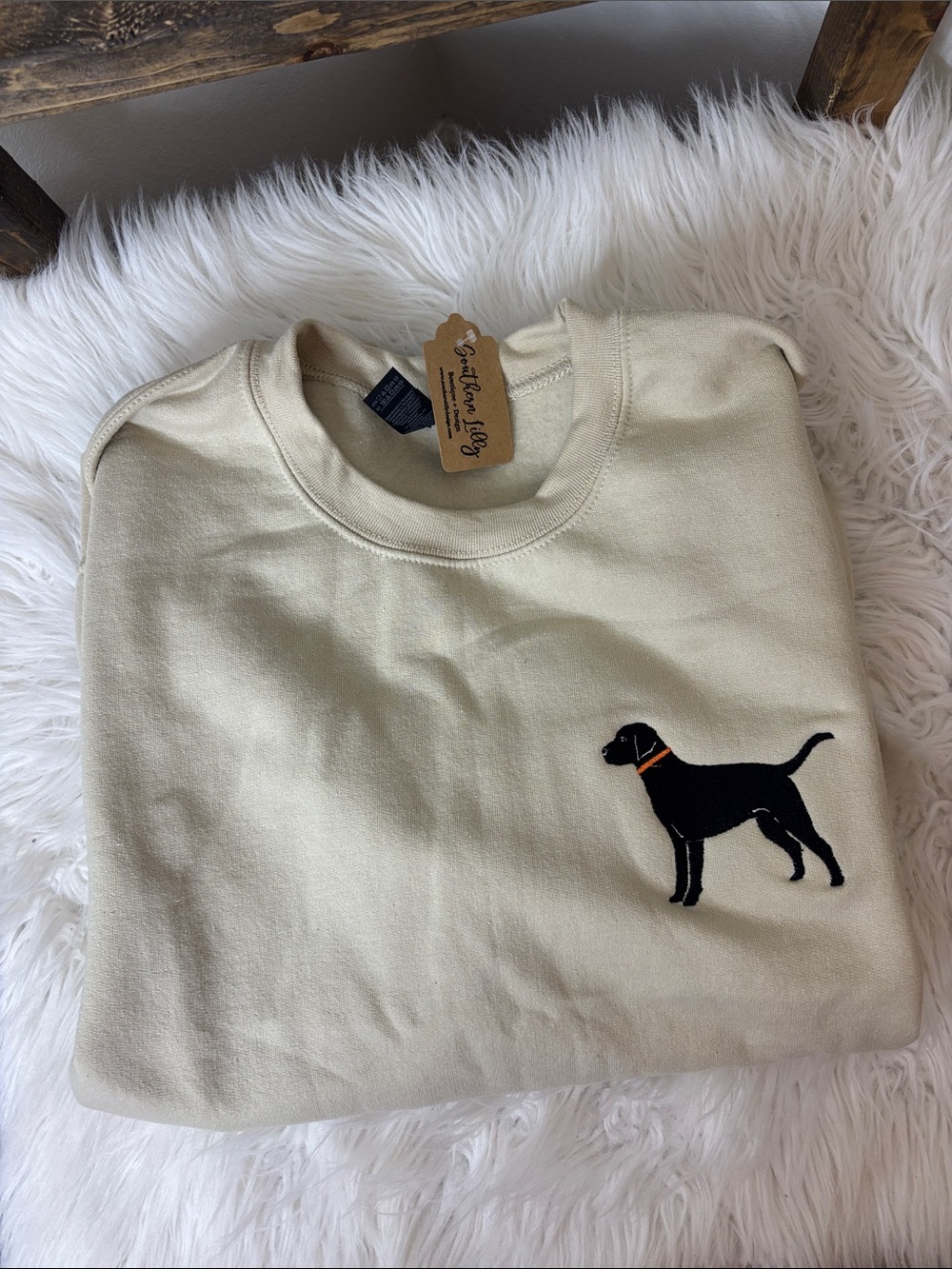 Gildan Cream Dog Embroidered Sweatshirt with Black Labrador Size M